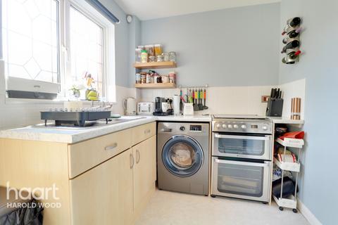 51 Copperfields Way, Romford, RM3 0XE