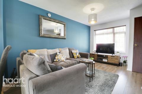 51 Copperfields Way, Romford, RM3 0XE