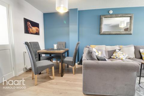 51 Copperfields Way, Romford, RM3 0XE
