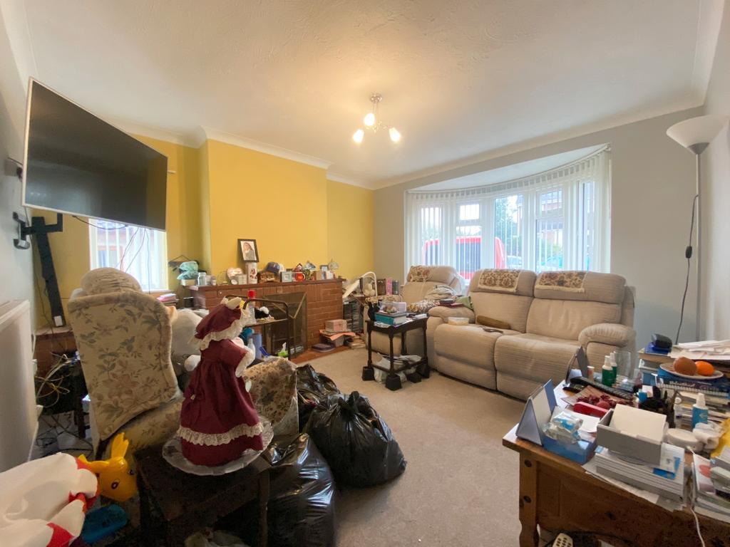 Walnut Tree Avenue, Redhill, Hereford 2 bed semidetached bungalow £