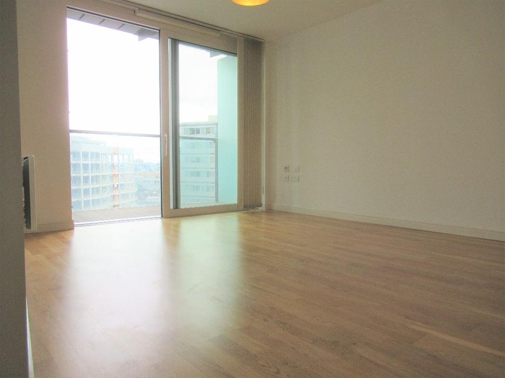 BLENHEIM CENTRE, HOUNSLOW 2 bed flat £1,395 pcm (£322 pw)