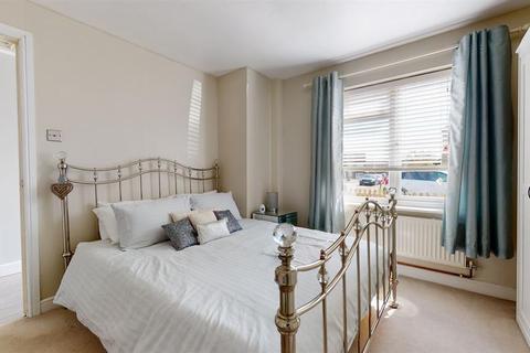 1 Abbots Field, Gravesend, DA12 5JA