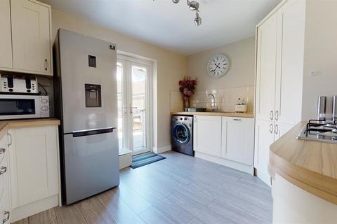 1 Abbots Field, Gravesend, DA12 5JA