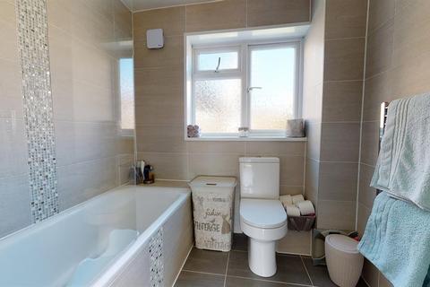 1 Abbots Field, Gravesend, DA12 5JA