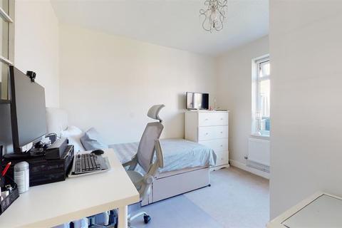 1 Abbots Field, Gravesend, DA12 5JA
