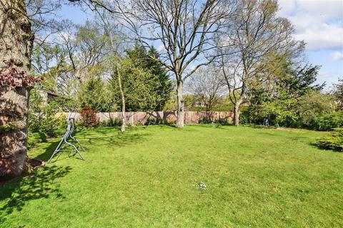 7 Barclay Close, Fetcham, Leatherhead, KT22 9SY