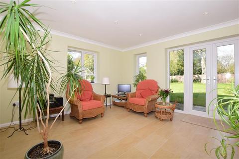 7 Barclay Close, Fetcham, Leatherhead, KT22 9SY