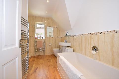 7 Barclay Close, Fetcham, Leatherhead, KT22 9SY