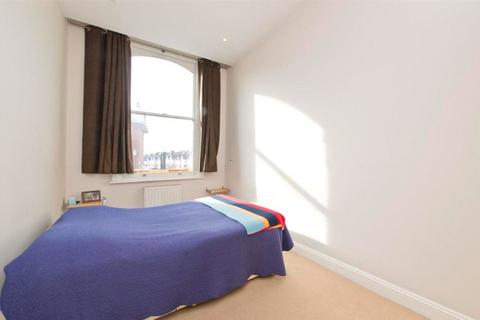 1 bedroom apartment to rent, Fulham Palace Road, London, W6