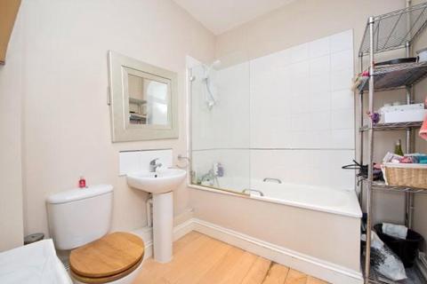 1 bedroom apartment to rent, Fulham Palace Road, London, W6