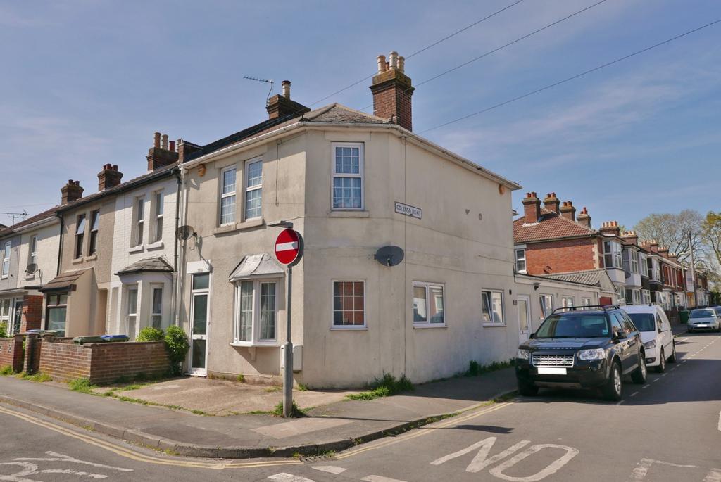 GORDON ROAD, FAREHAM AUCTION GUIDE PRICE £250,000 3 bed flat £250,000