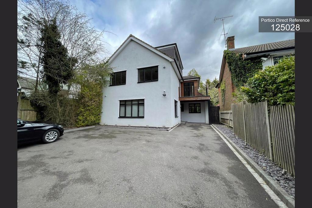 Lee, Hendon Wood Lane, Arkley, NW7 5 bed detached house £5,500 pcm (£