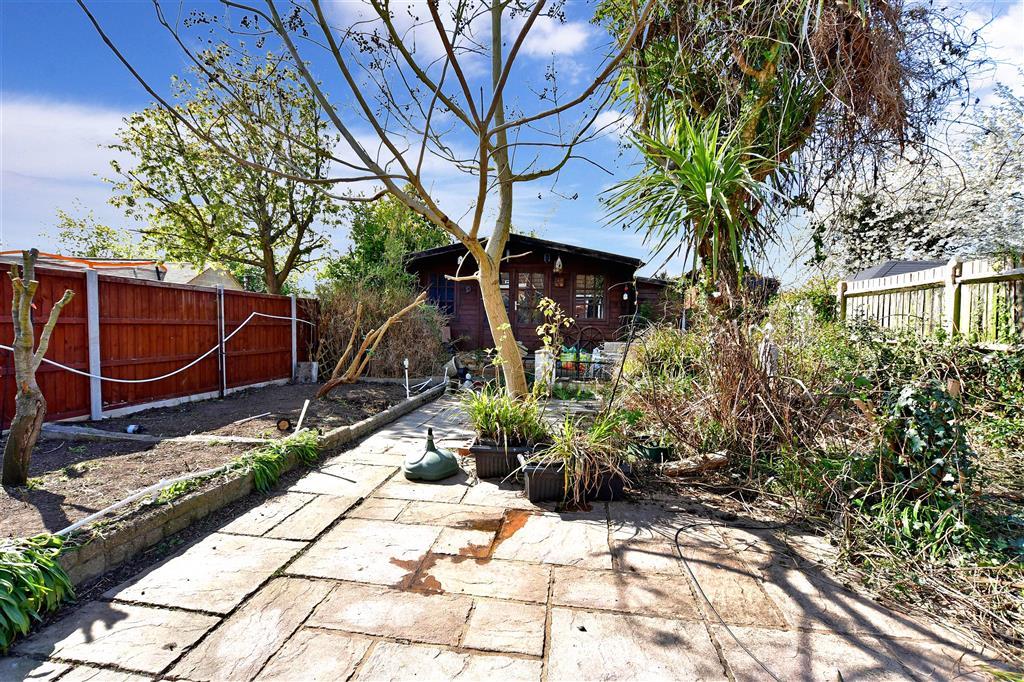 Knights Road, Hoo, Rochester, Kent 3 bed semidetached house £300,000