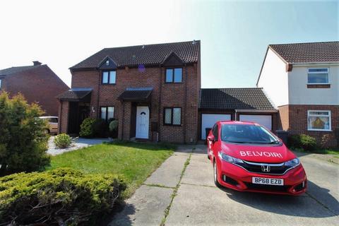 2 bedroom semi-detached house to rent, Munnings Close, Ipswich, IP3