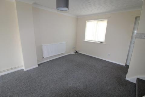 2 bedroom semi-detached house to rent, Munnings Close, Ipswich, IP3