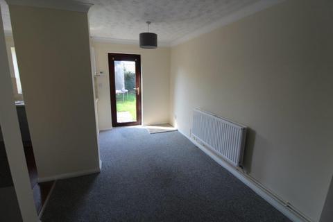 2 bedroom semi-detached house to rent, Munnings Close, Ipswich, IP3