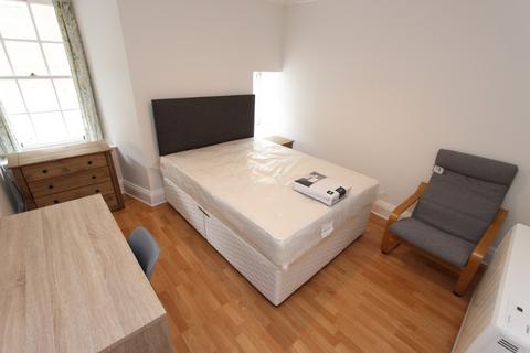 4 bedroom flat to rent, Gayfield Square, Broughton, Edinburgh, EH1
