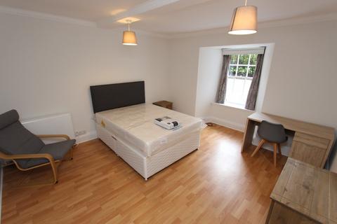 4 bedroom flat to rent, Gayfield Square, Broughton, Edinburgh, EH1