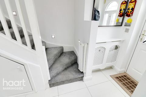 3 Trafford Close, Ilford, IG6 3DQ