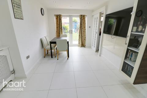 3 Trafford Close, Ilford, IG6 3DQ