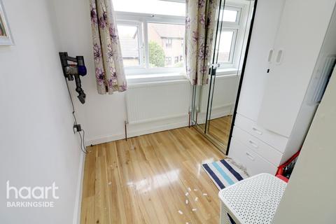 3 Trafford Close, Ilford, IG6 3DQ