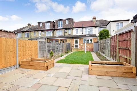 101 Cherrydown Avenue, London, E4 8DT