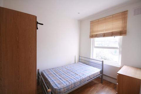 3 bedroom flat to rent, Cardozo Road, Holloway