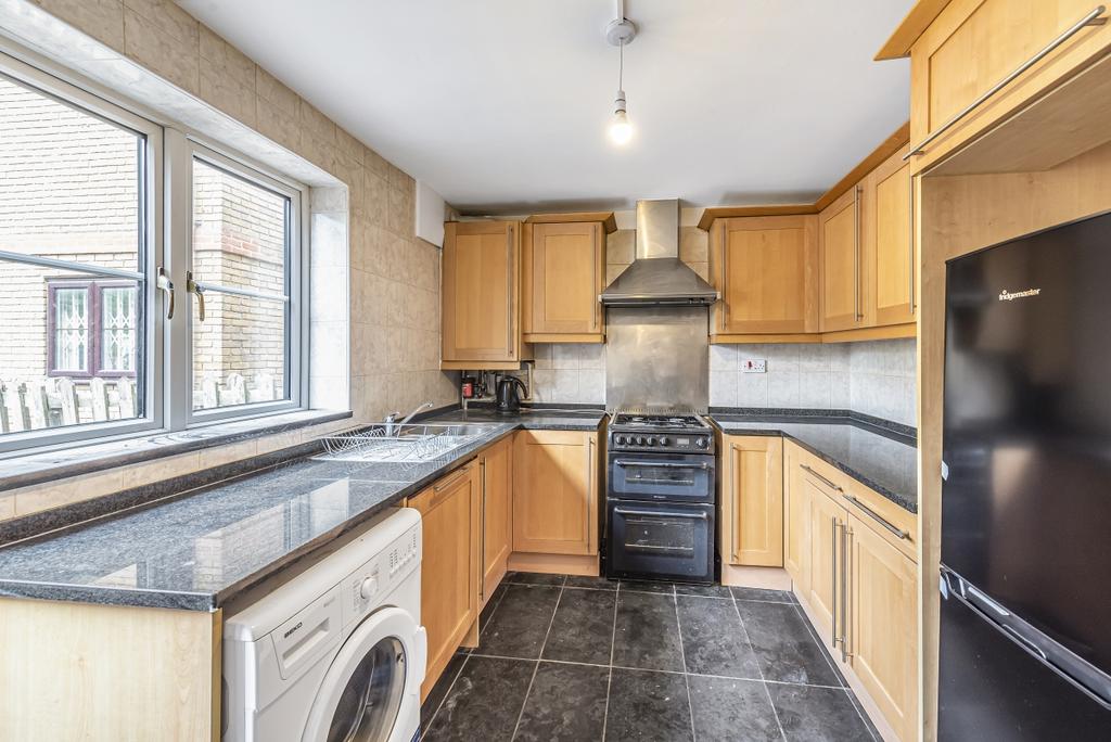 Brunswick Quay Surrey Quays SE16 3 bed house £2,100 pcm (£485 pw)