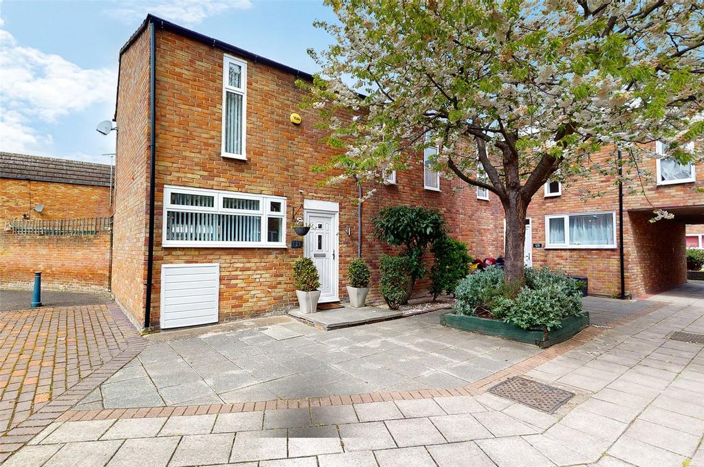 Elizabeth Way, Laindon, Essex, SS15 3 bed end of terrace house for sale