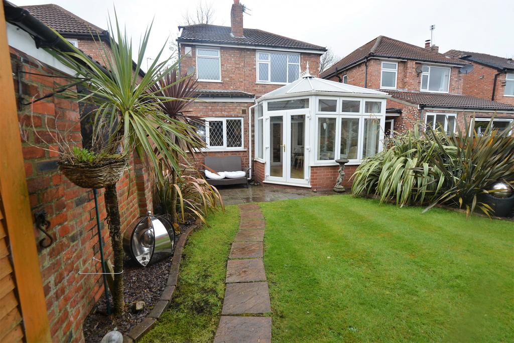 Debenham Rd, Stretford, M32 3 bed detached house £365,000