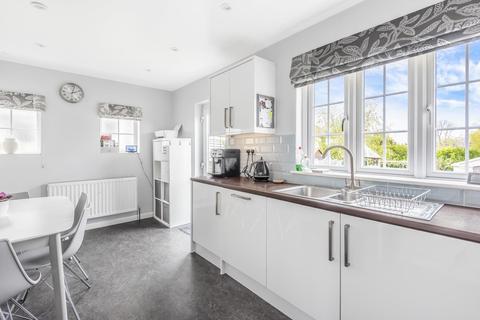 3 Chester Close, Guildford, GU2 9TE