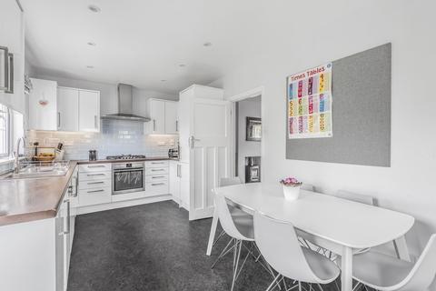 3 Chester Close, Guildford, GU2 9TE
