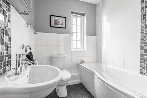3 Chester Close, Guildford, GU2 9TE