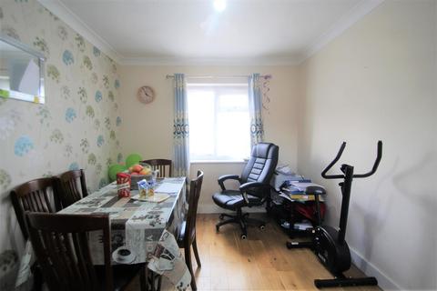 10 Bedfont Green Close, Feltham, TW14 8EG