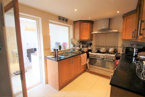 10 Bedfont Green Close, Feltham, TW14 8EG