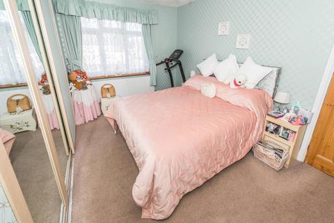 91 Godalming Avenue, Wallington, SM6 8NT