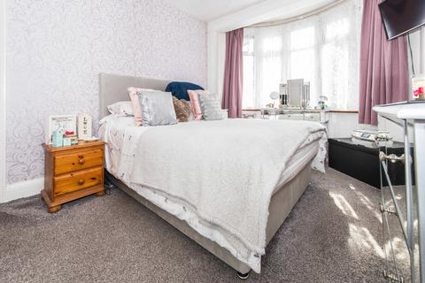 91 Godalming Avenue, Wallington, SM6 8NT