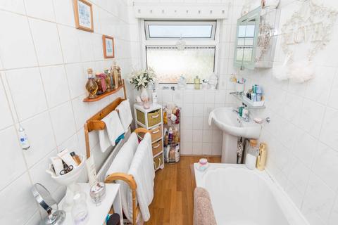 91 Godalming Avenue, Wallington, SM6 8NT