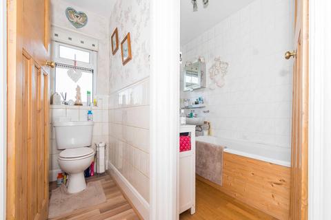 91 Godalming Avenue, Wallington, SM6 8NT