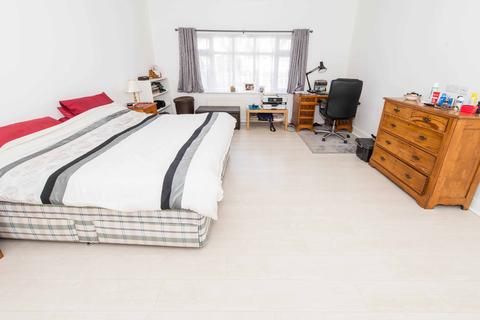 31 The Mead, Wallington, SM6 9DU