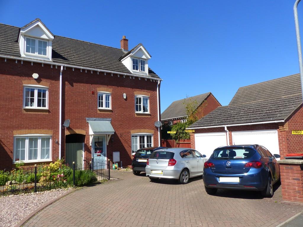 Dulwich Grange, Bratton 4 bed end of terrace house £975 pcm (£225 pw)
