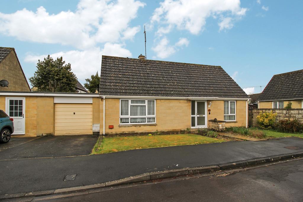 Cherry Tree Drive, Siddington, Cirencester 2 bed detached bungalow £