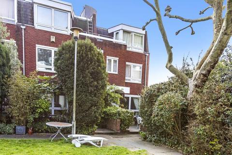 12 Vane Close, London, NW3 5UN