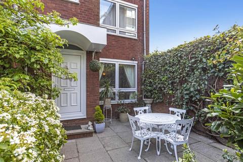 12 Vane Close, London, NW3 5UN