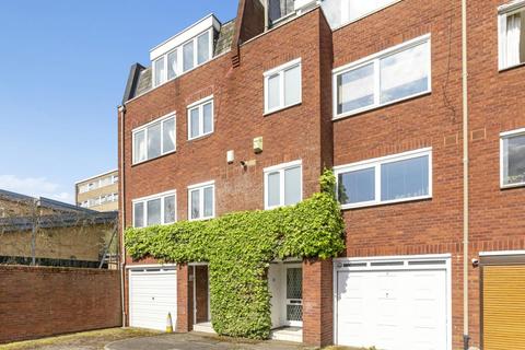 12 Vane Close, London, NW3 5UN
