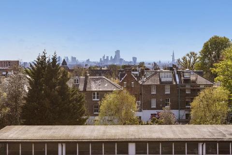 12 Vane Close, London, NW3 5UN