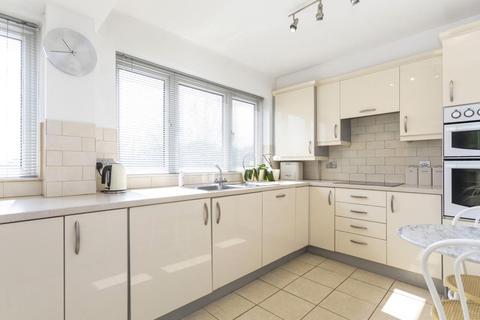 12 Vane Close, London, NW3 5UN
