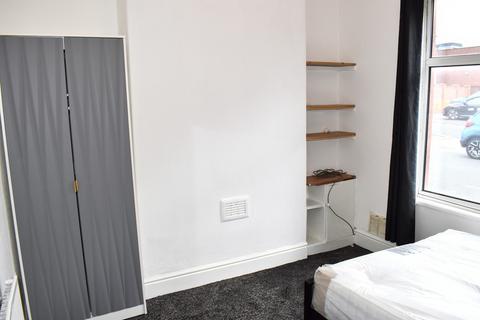 3 bedroom terraced house to rent, Claremont Road, Rusholme, Manchester