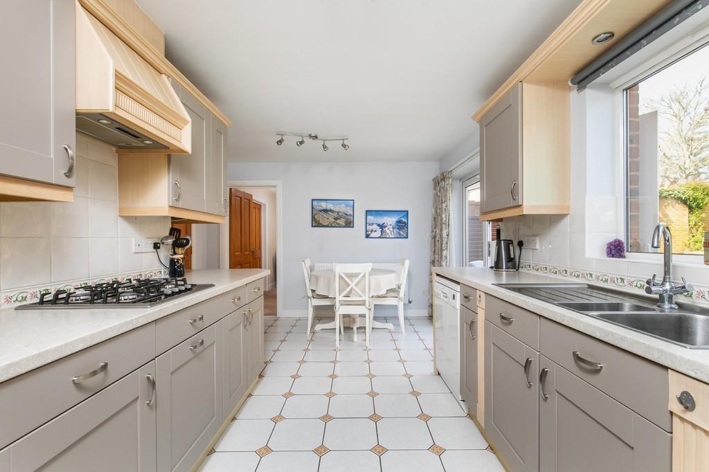 Monarch Way, Winchester, SO22 5 bed detached house £775,000