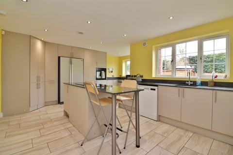 3 Caistor Close, Mile Oak, Tamworth, B78 3PT